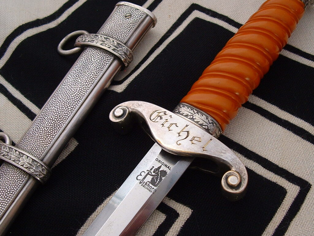 12 - Personalize Heer Dagger to a Major by Eickhorn - D1224