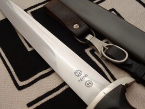 11 - Early Mint M33 SS Dagger by 12034 - RC129