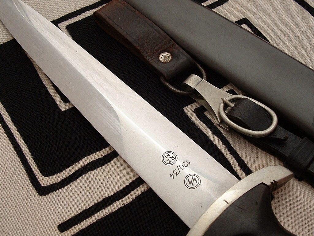 11 - Early Mint M33 SS Dagger by 12034 - RC129