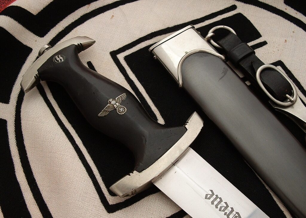 6 - Early Mint M33 SS Dagger by 12034 - RC129