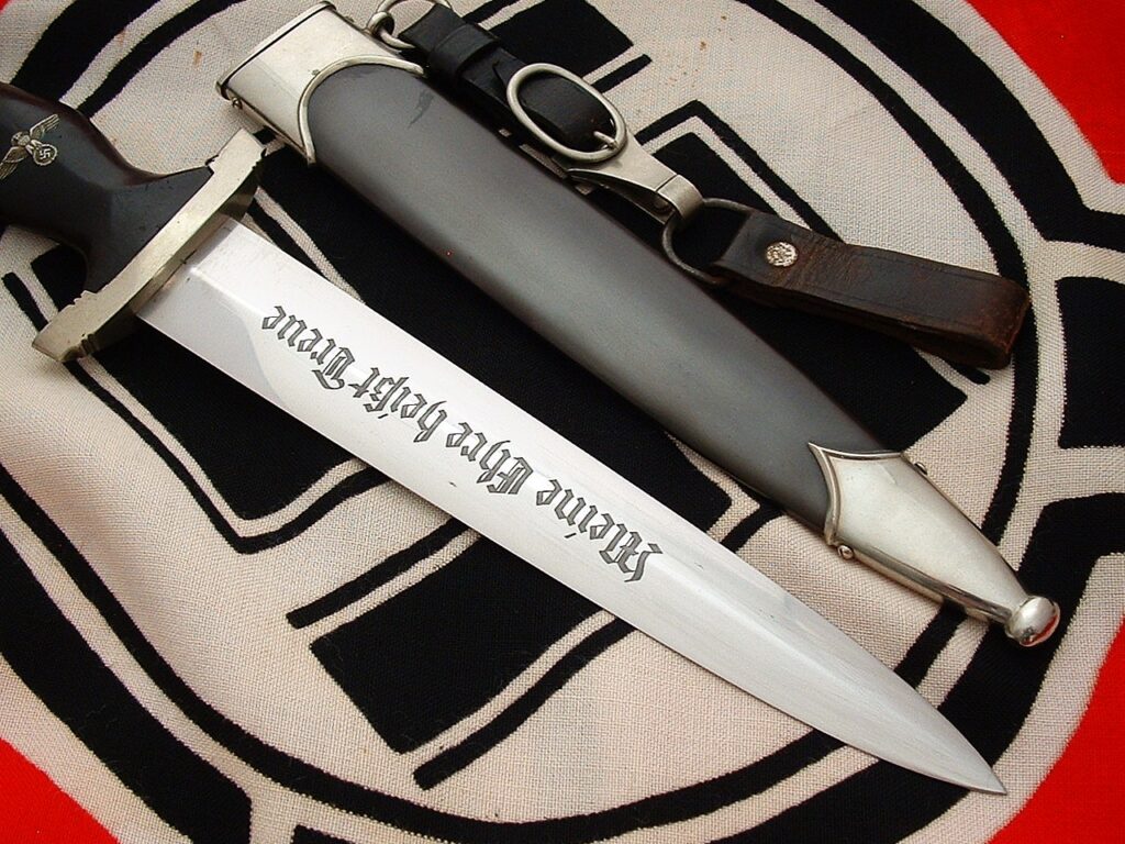 7 - Early Mint M33 SS Dagger by 12034 - RC129