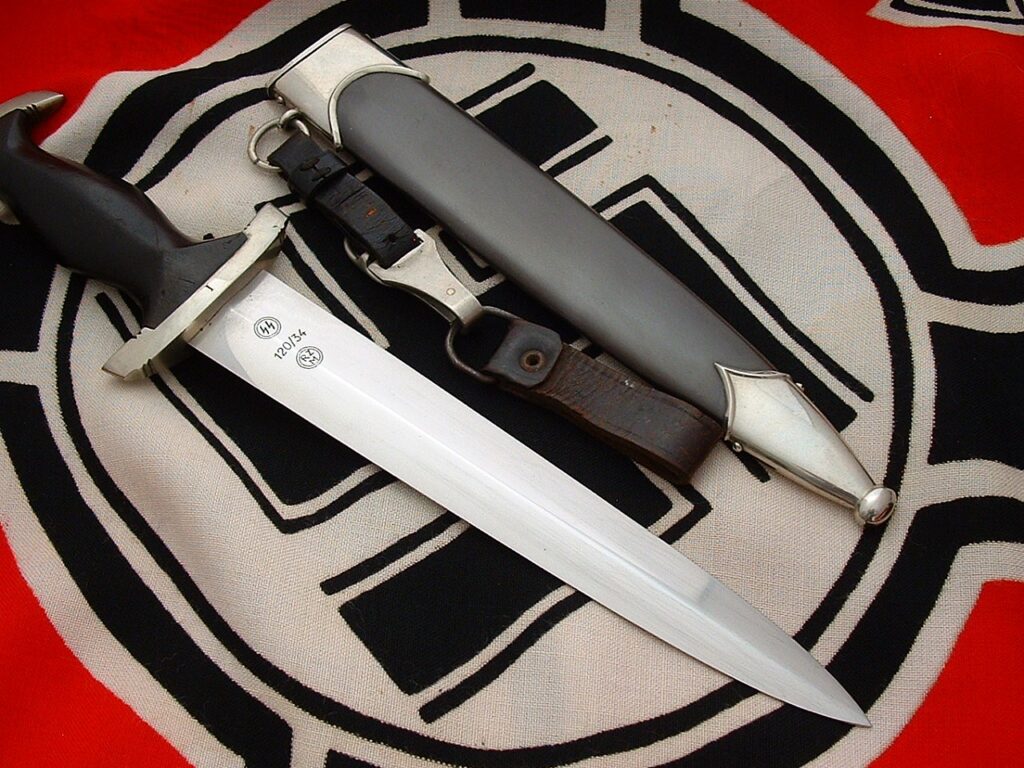 8 - Early Mint M33 SS Dagger by 12034 - RC129