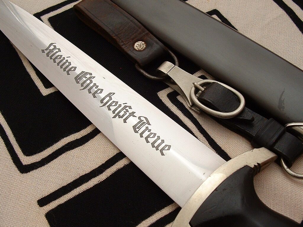 9 - Early Mint M33 SS Dagger by 12034 - RC129