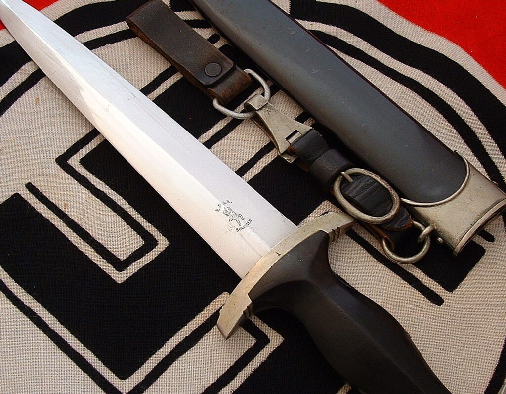 15 - Rare Maker M33 SS Dagger by E. Pack - RC151