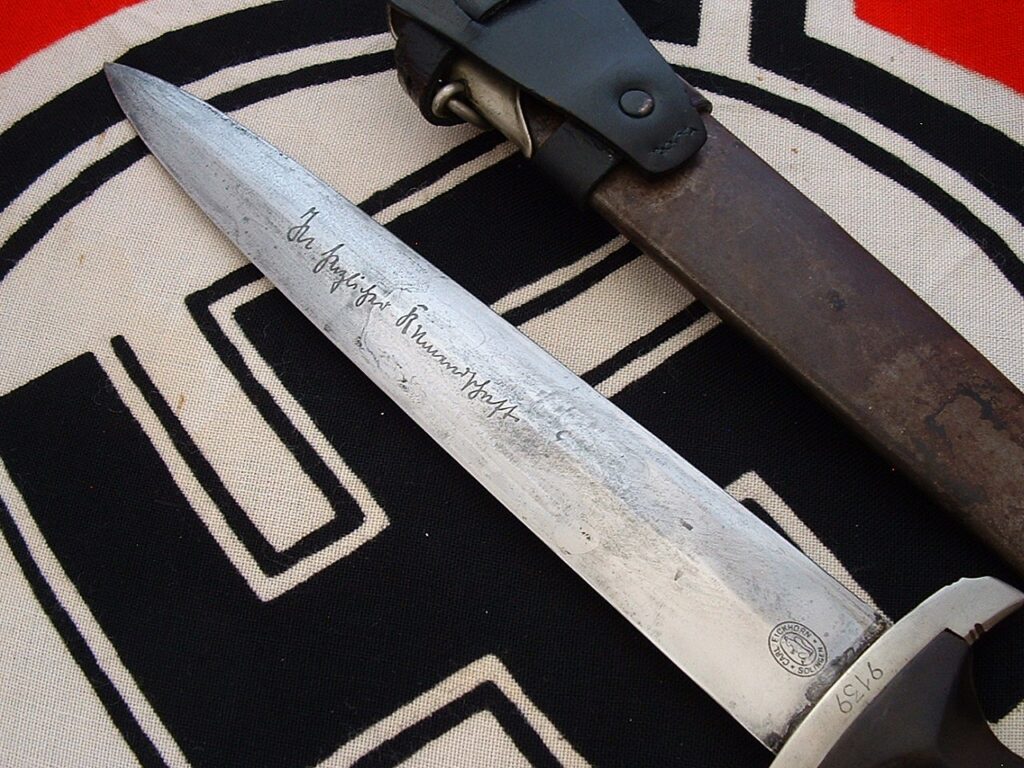 11 - ID'ed Lazy-Man Rohm SS Dagger - D1239