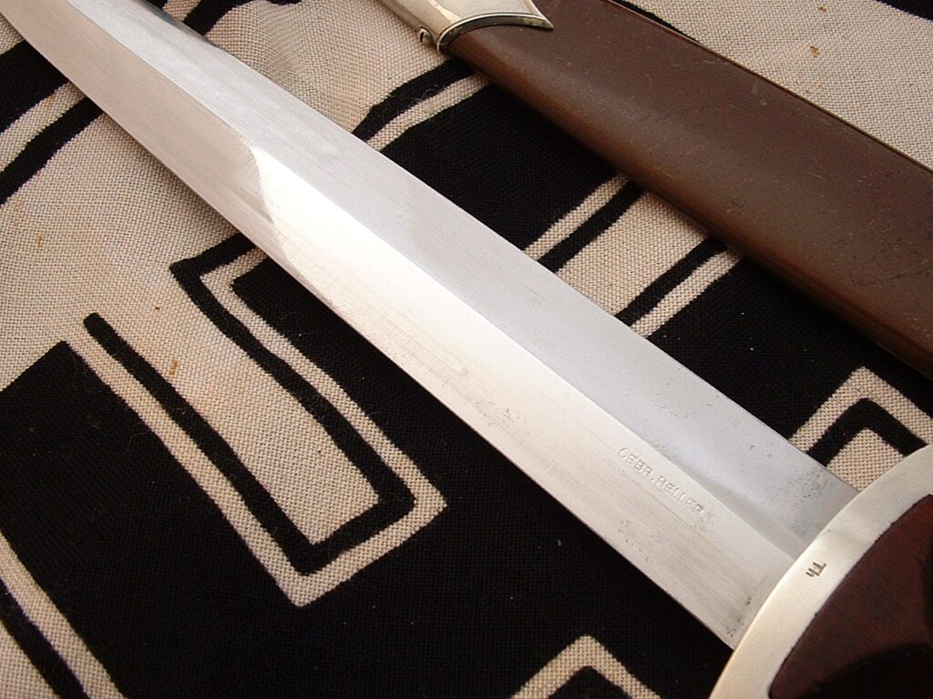 13 - Minty SA Dagger by Heller - D1240