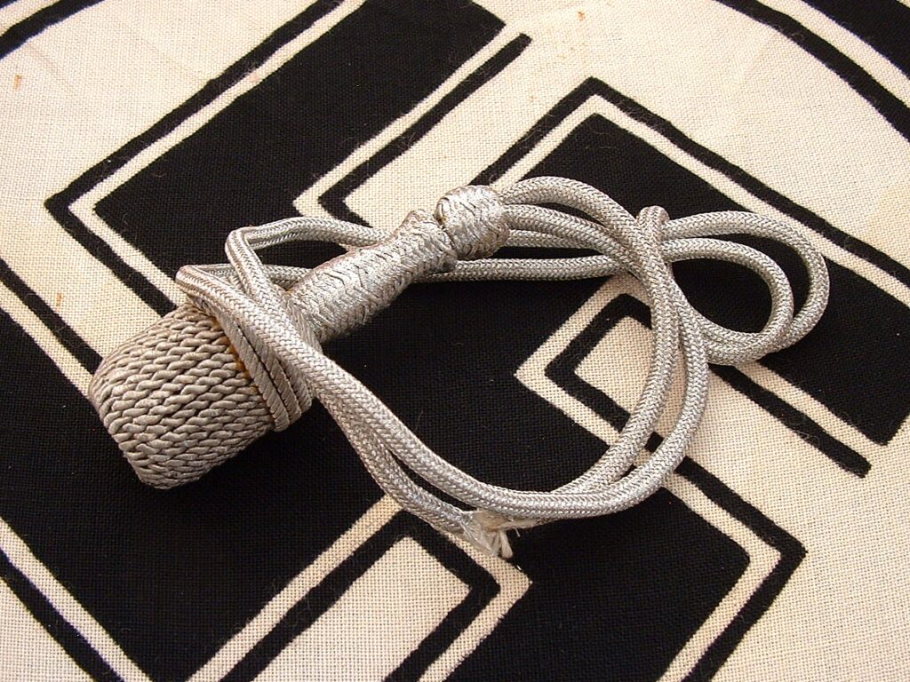 2 - 42cm Heer Dagger Portapee - A802