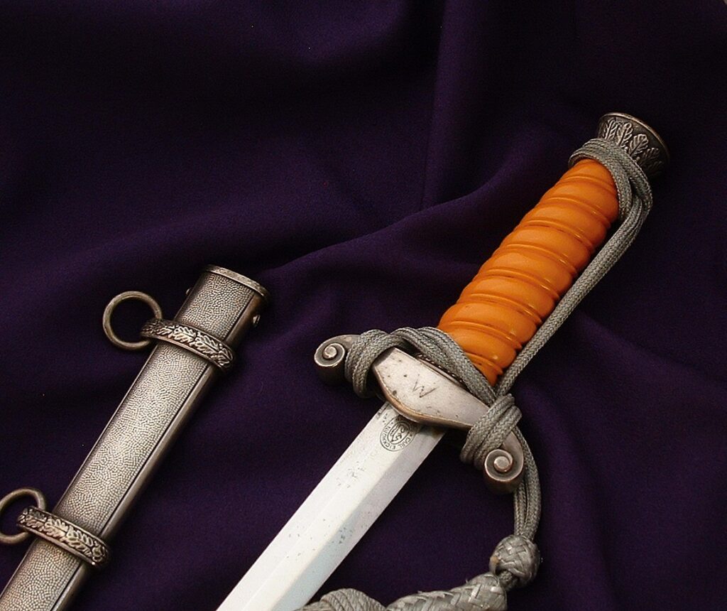 2 - Early Eickhorn Heer Officers' Dagger - D1248