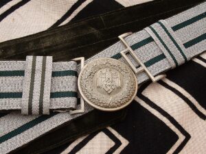 2 - Heer Officer's Buckle and Brocade - D224