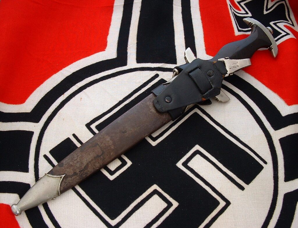 2 - ID'ed Lazy-Man Rohm SS Dagger - D1239