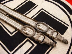 3 - Heer Dagger Hangers - A803