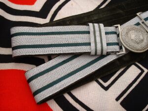 3 - Heer Officer's Buckle and Brocade - D224