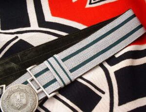 4 - Heer Officer's Buckle and Brocade - D224