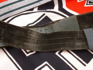 5 - Heer Officer's Buckle and Brocade - D224