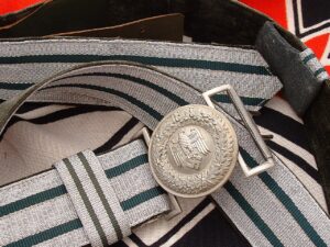 7 - Heer Officer's Buckle and Brocade - D224