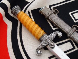 8 - Glass Grip Army Officer's Dagger by E. Pack - D1243