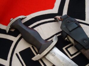 8 - ID'ed Lazy-Man Rohm SS Dagger - D1239