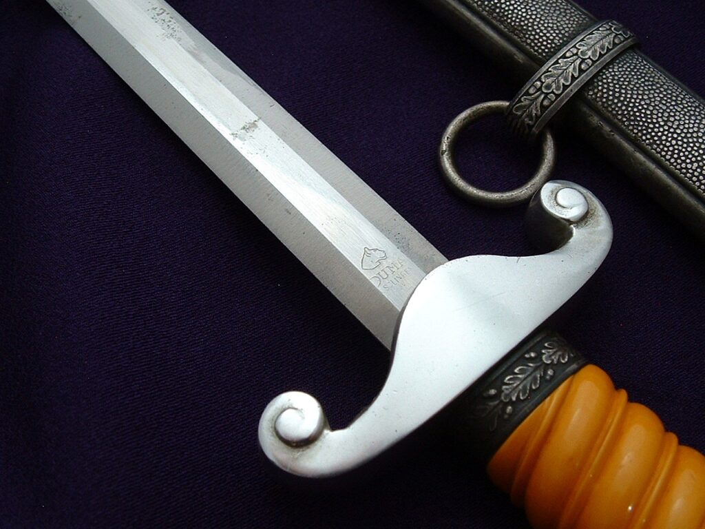 9 - Army Officer's Dagger by Puma - D1230