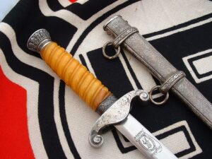 9 - Glass Grip Army Officer's Dagger by E. Pack - D1243