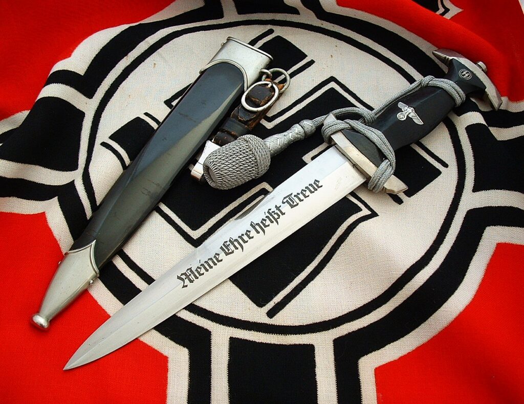 1 - Mid Period M33 Dagger With a Flare & Rare Trademark by Eickhorn - D1255