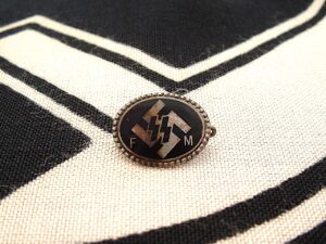 1 - SS FM Pin by Deschler - M568