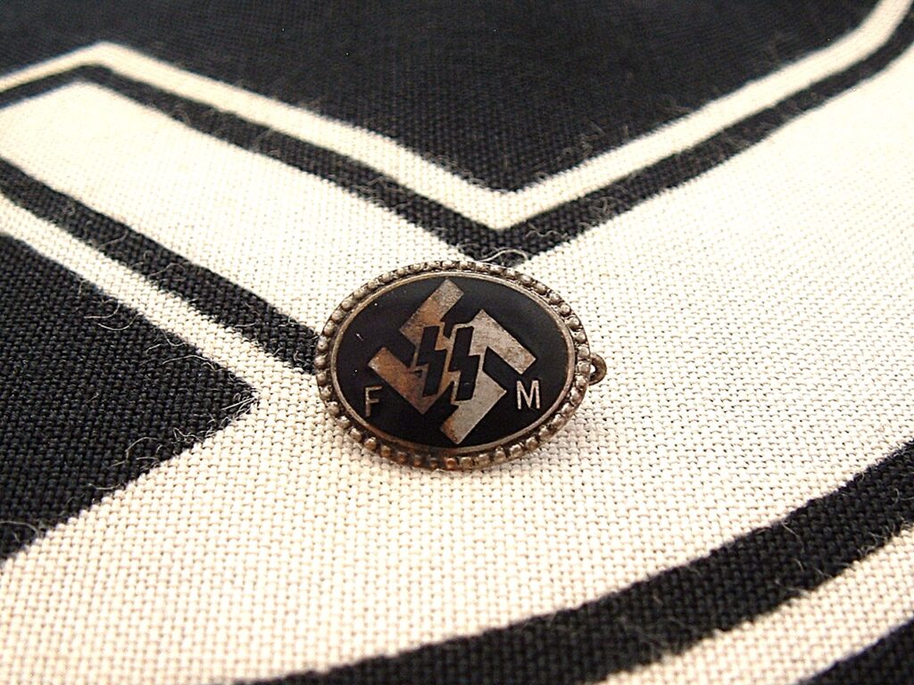 1 - SS FM Pin by Deschler - M568