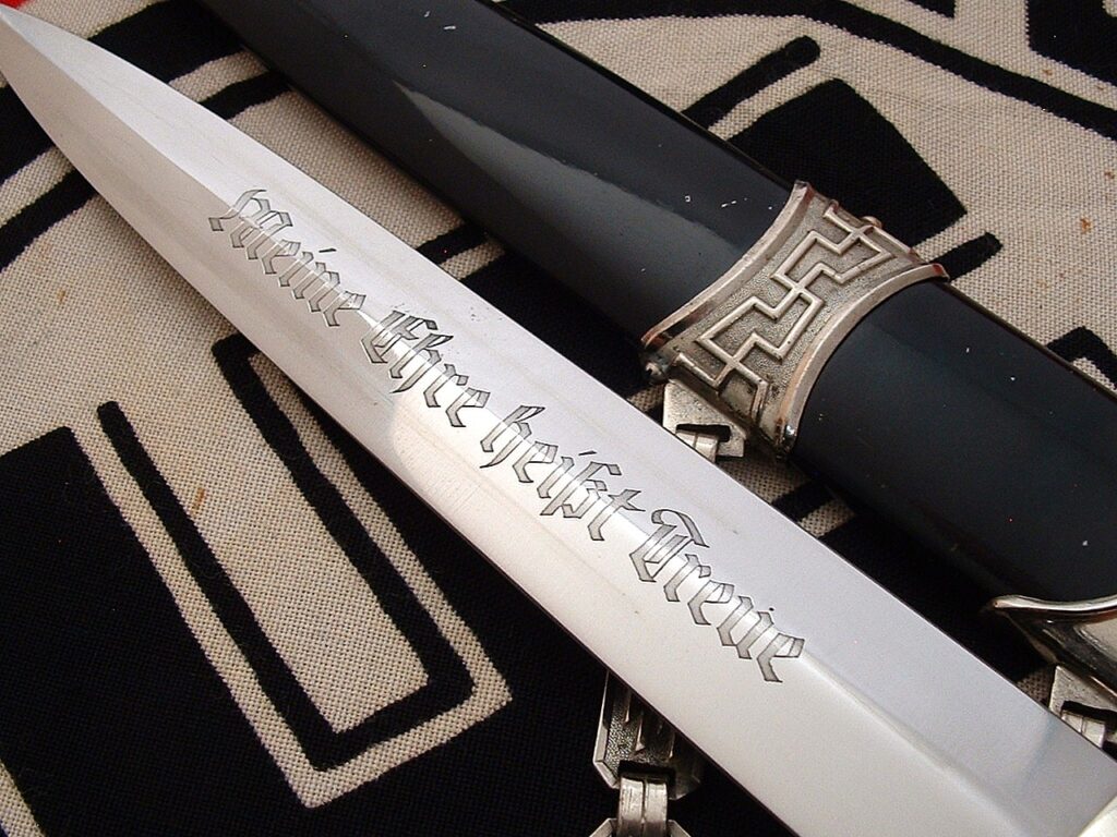 12 - Early Type C SS Chain Dagger - D1253