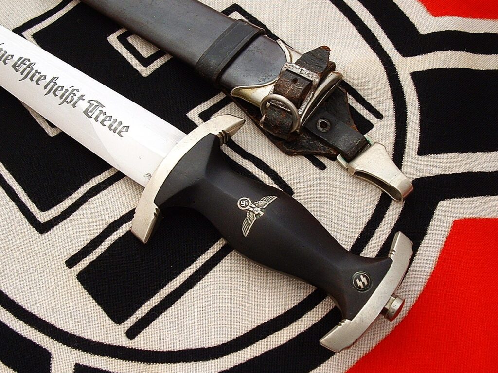 12 - Fantastic Mid-Period SS Dagger by Eickhorn - D1250