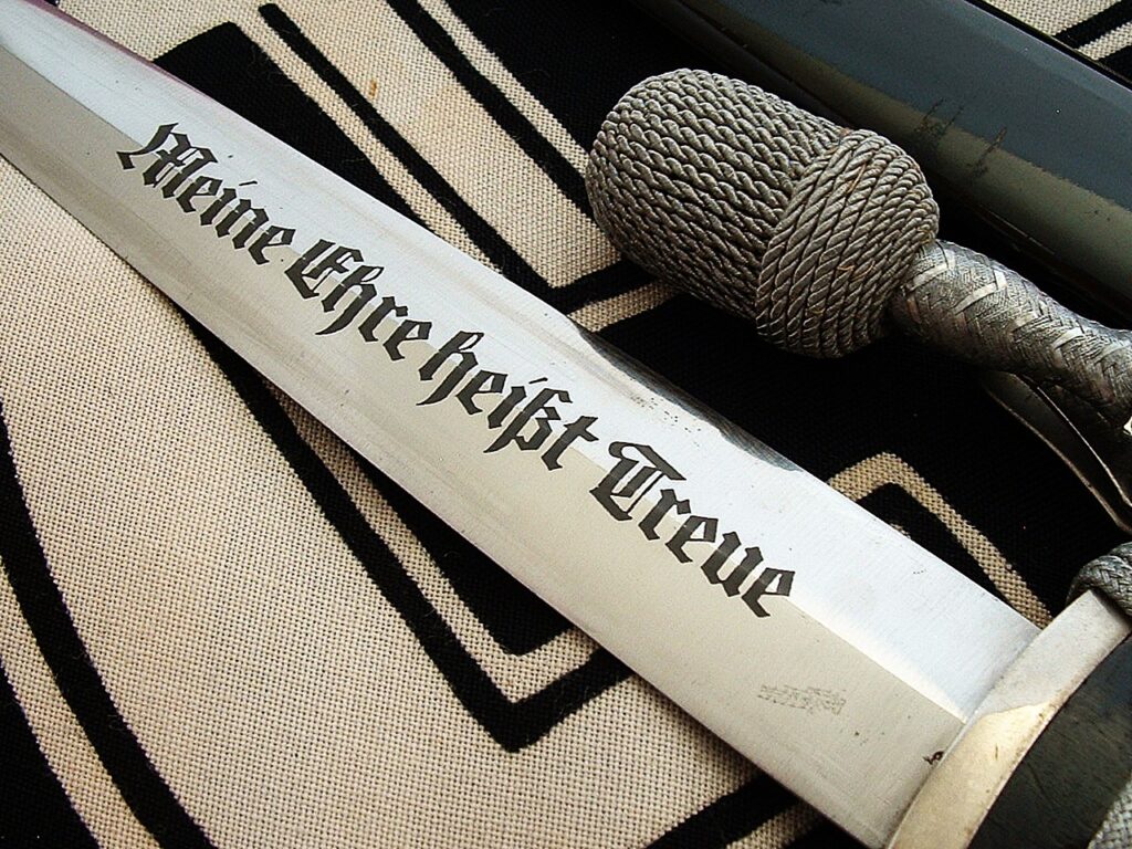 12 - Mid Period M33 Dagger With a Flare & Rare Trademark by Eickhorn - D1255