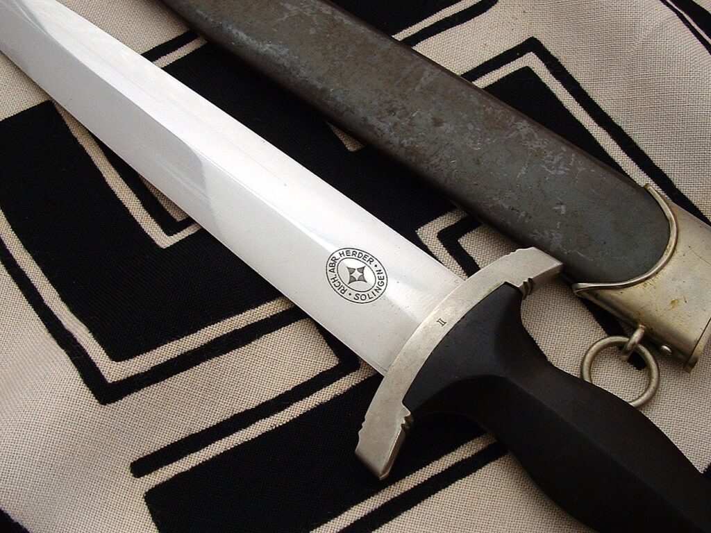 13 - Early M33 SS Dagger by Herder - D1251