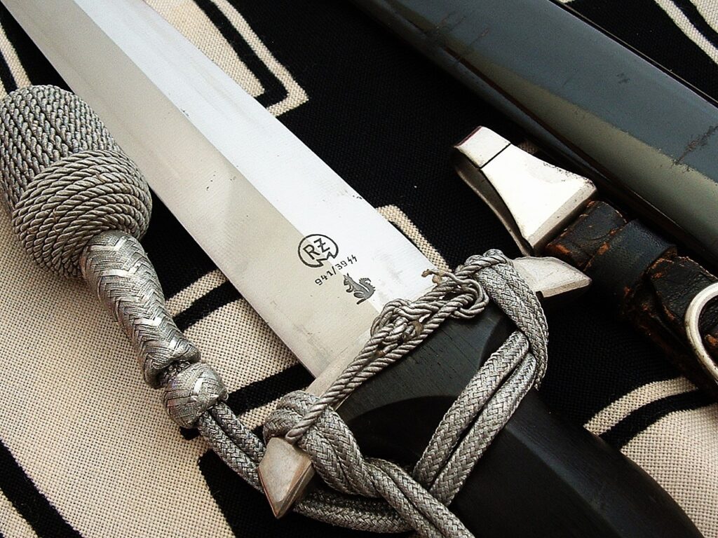 13 - Mid Period M33 Dagger With a Flare & Rare Trademark by Eickhorn - D1255