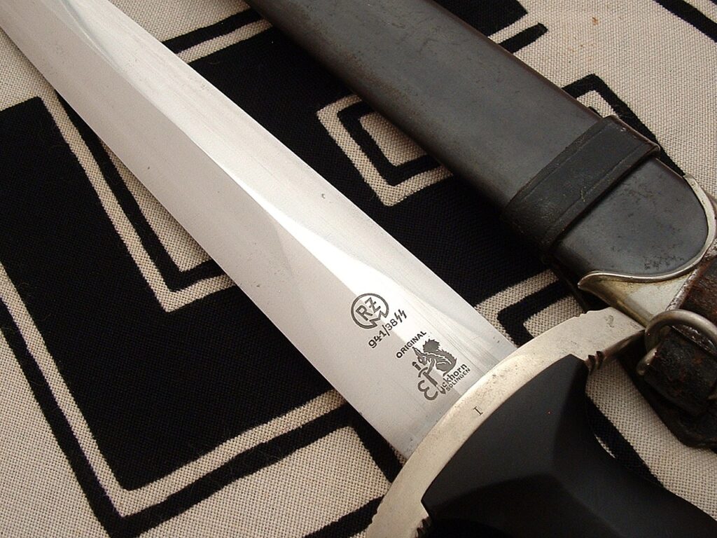 14 - Fantastic Mid-Period SS Dagger by Eickhorn - D1250