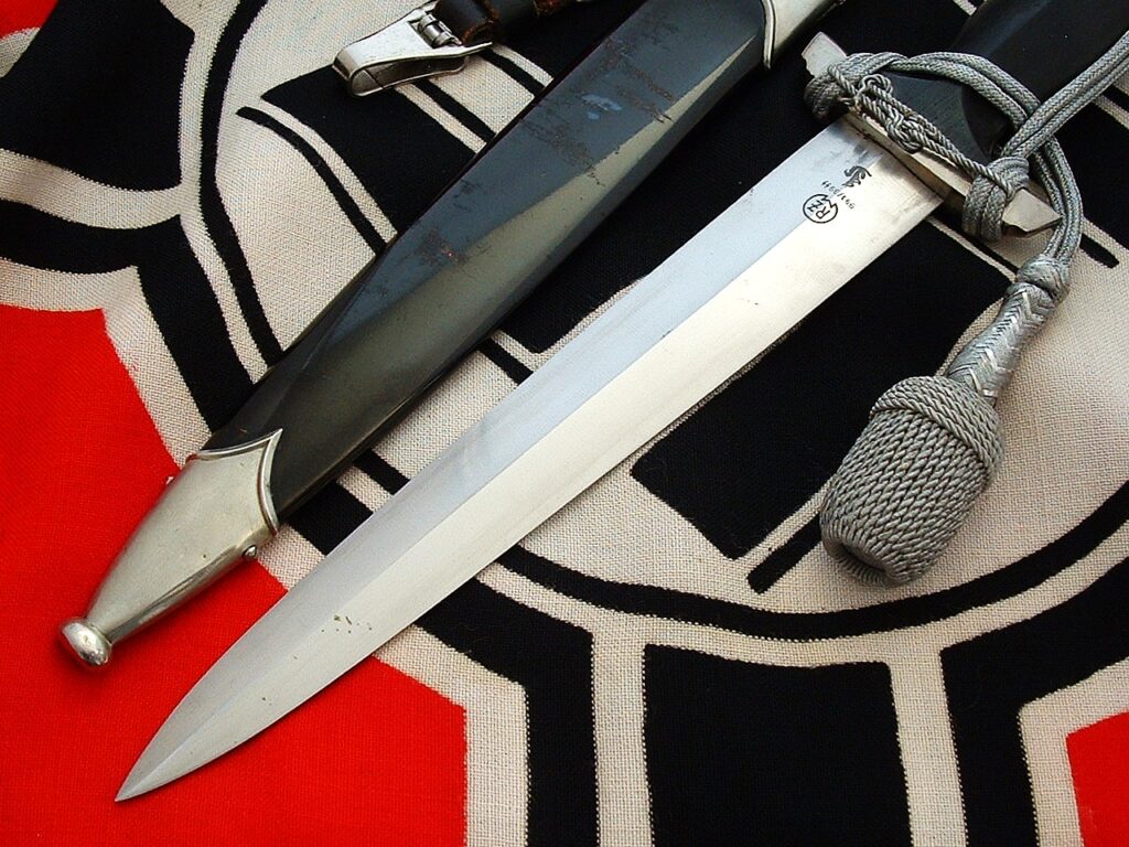 3 - Mid Period M33 Dagger With a Flare & Rare Trademark by Eickhorn - D1255