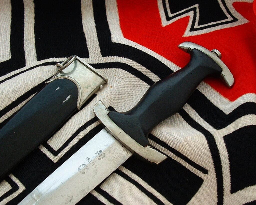 4 - Early M33 SS Dagger by RZM 18835 - RC160