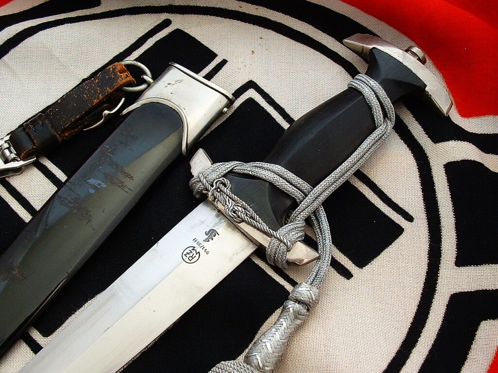 5 - Mid Period M33 Dagger With a Flare & Rare Trademark by Eickhorn - D1255