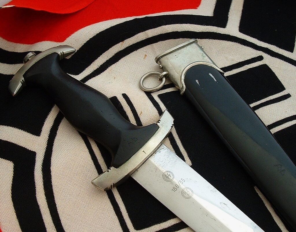 6 - Early M33 SS Dagger by RZM 18835 - RC160