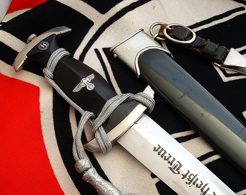 6 - Mid Period M33 Dagger With a Flare & Rare Trademark by Eickhorn - D1255