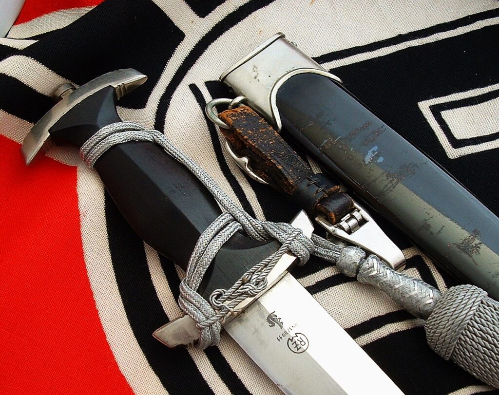 7 - Mid Period M33 Dagger With a Flare & Rare Trademark by Eickhorn - D1255