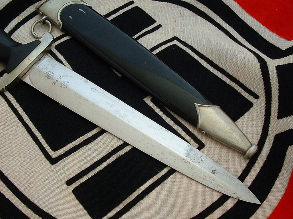 8 - Early M33 SS Dagger by RZM 18835 - RC160