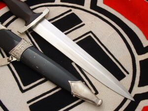 8 - Early Type C SS Chain Dagger - D1253