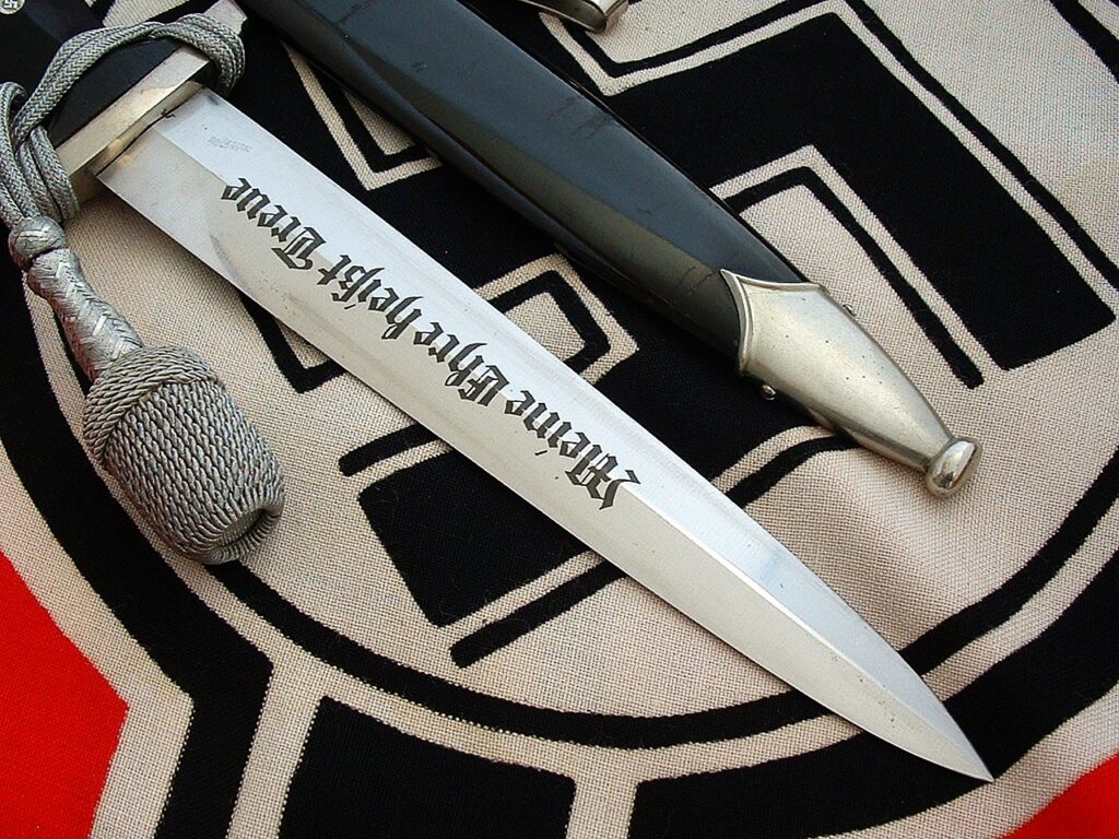 8 - Mid Period M33 Dagger With a Flare & Rare Trademark by Eickhorn - D1255