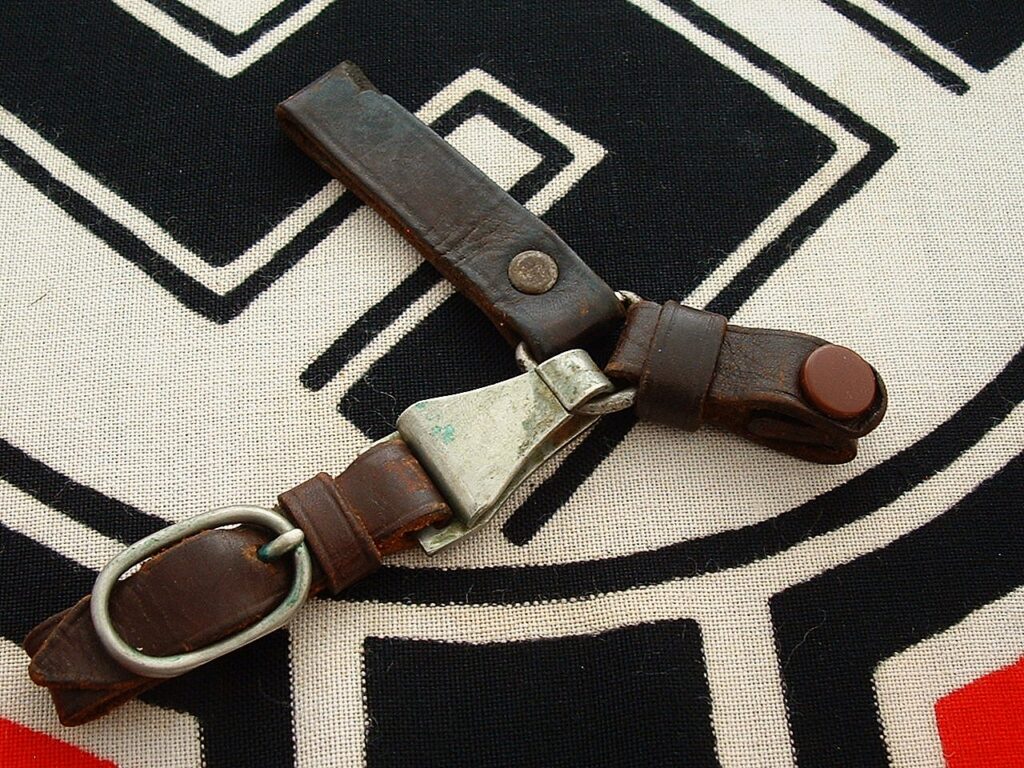 1 - Triple SA Dagger Hanger - A812