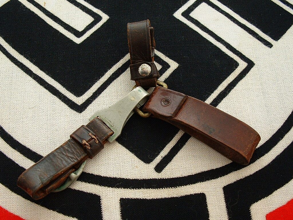 2 - Triple Hanger for Early SA Dagger - A813