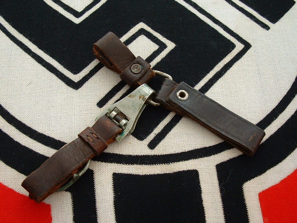 2 - Triple SA Dagger Hanger - A812