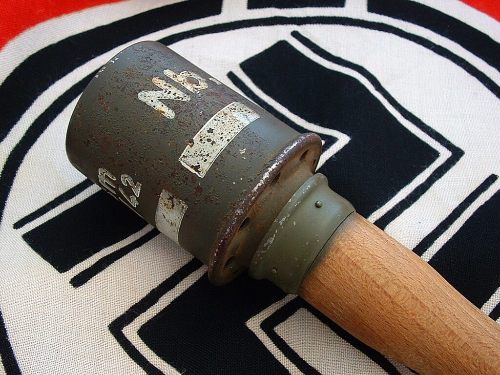 3 - WWII M3942 Nebel Smoke Grenade - G282