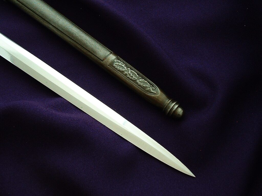 9 - 2nd Model Luftwaffe Officers' Dagger by Alcoso - D1256