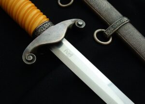 11 - Mint Heer Officer's Dagger by Eickhorn - D1265