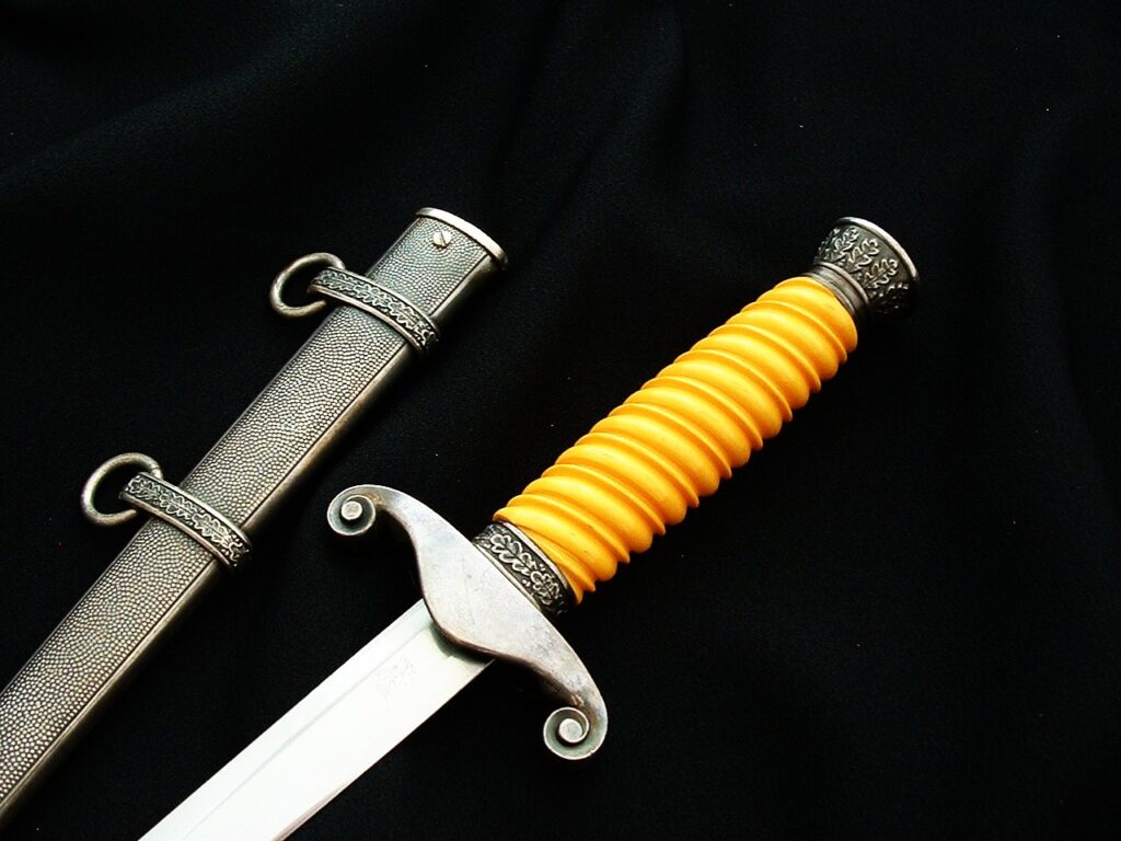 2 - Mint Heer Officer's Dagger by Eickhorn - D1265