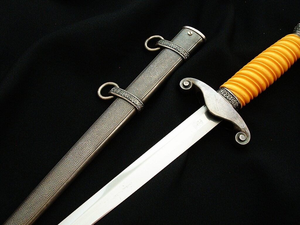 4 - Mint Heer Officer's Dagger by Eickhorn - D1265