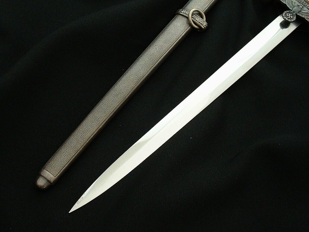 5 - Mint Heer Officer's Dagger by Eickhorn - D1265